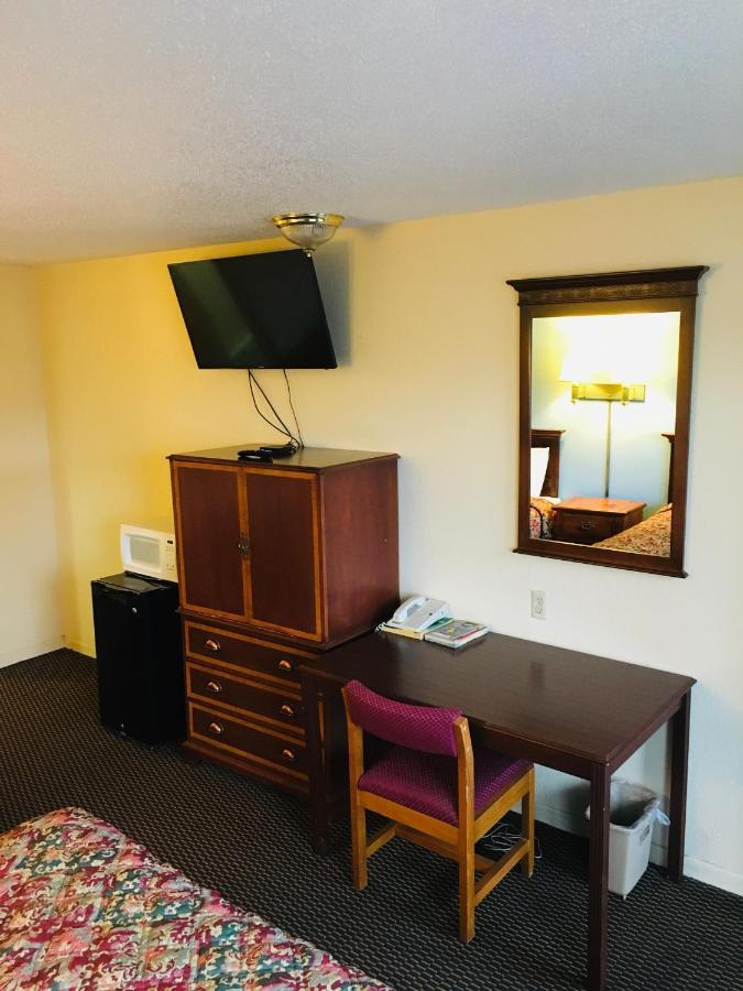 Budget Inn Caravan Motel Harrisonville ภายนอก รูปภาพ